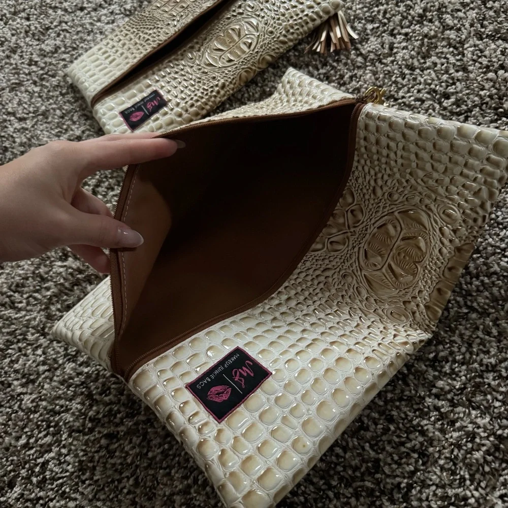 Makeup Junkie Bubble Gator Sand Makeup Bag Bundle - Picture 5 of 5